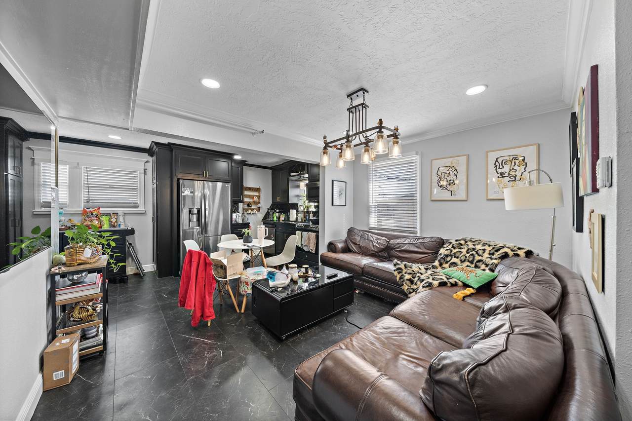 609 Sealy Street - Photo 1