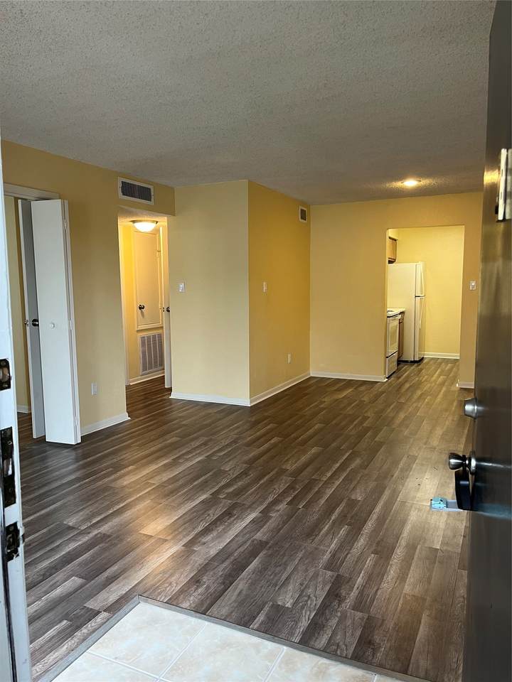 3919 Fairmont Pkwy Parkway - Photo 1
