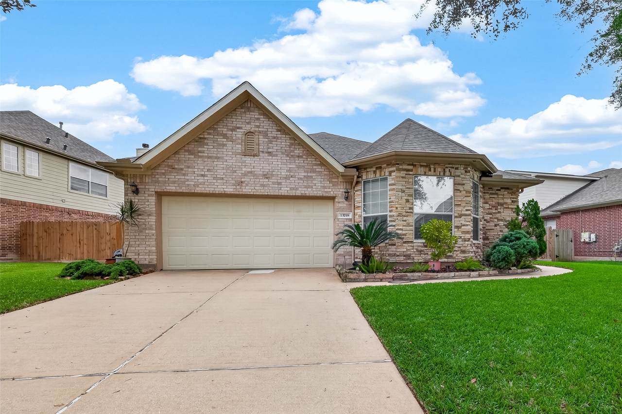 13719 Saxony Drive - Photo 1