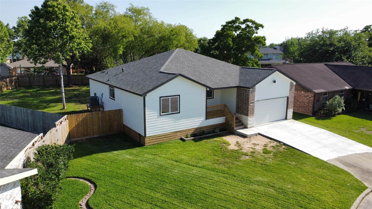 11514 Quincewood Drive - Photo 1