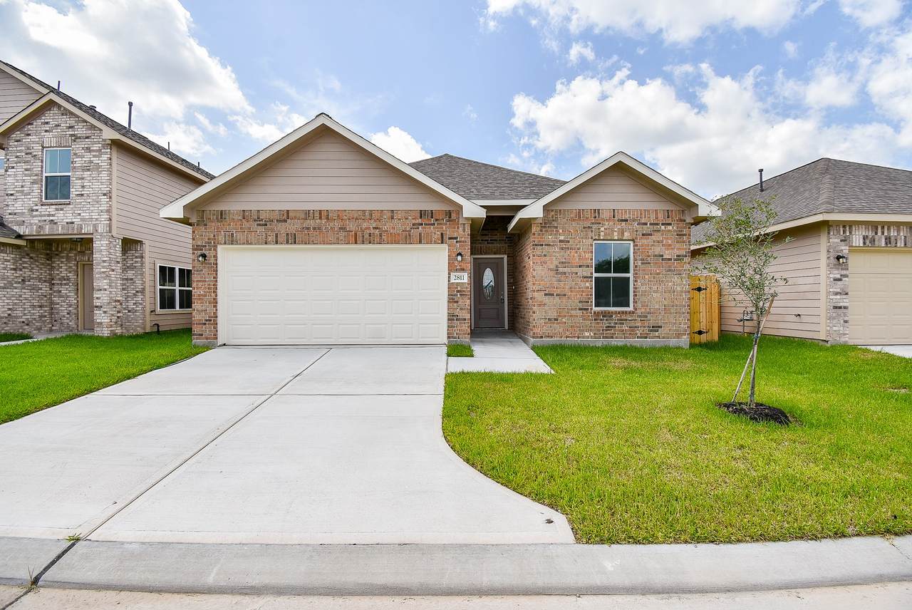 2811 Pine Estate Lane - Photo 1