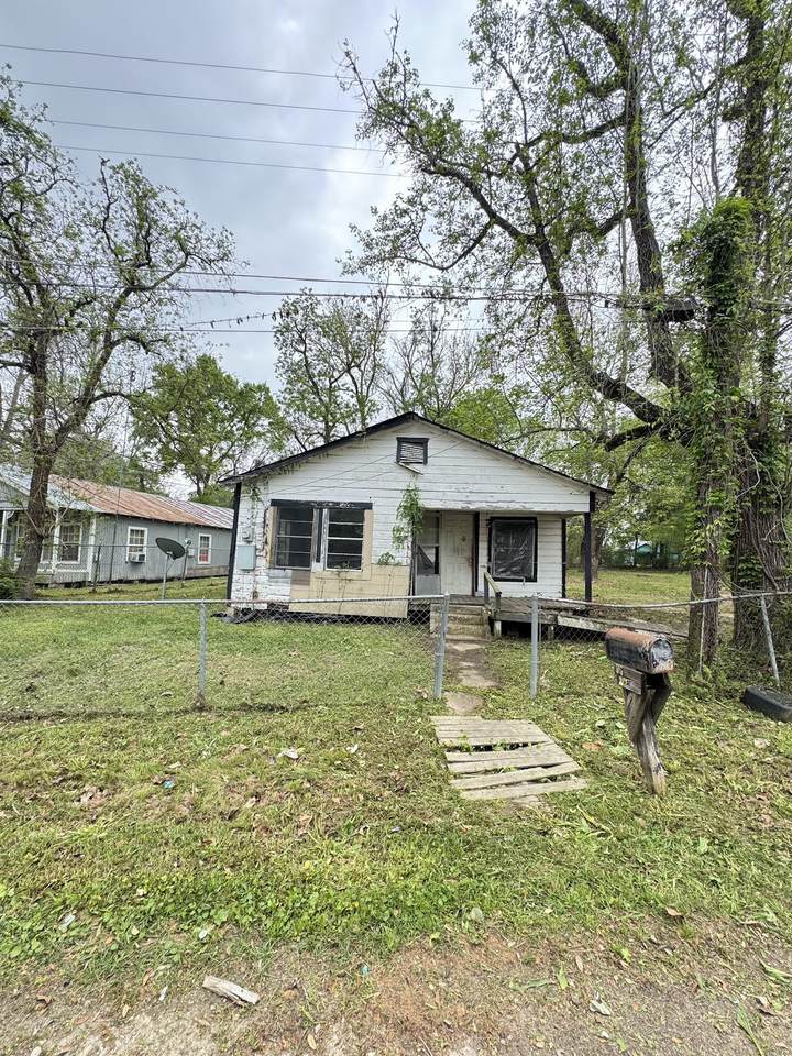 916 Lamar Street - Photo 1