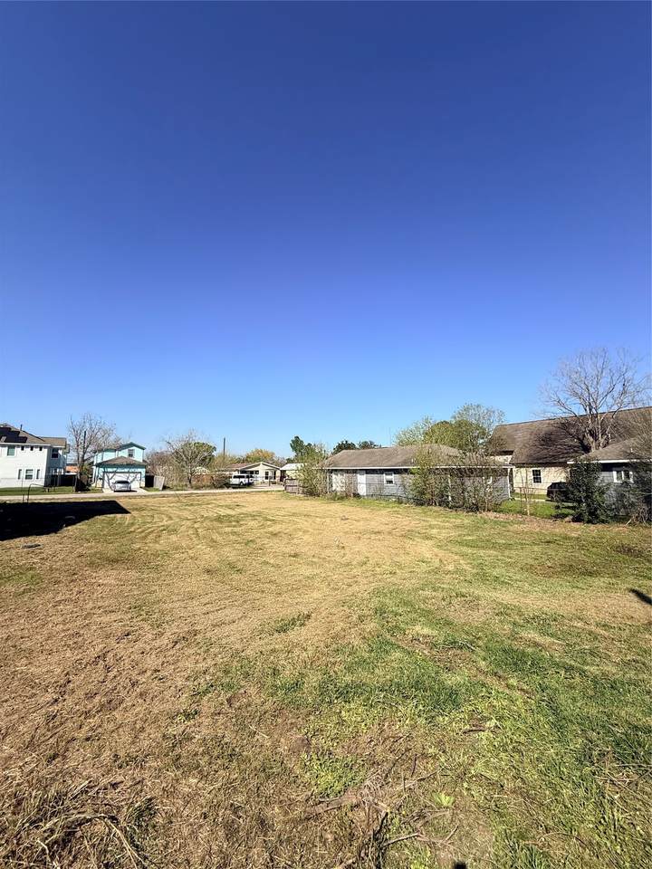 5004 Higgins Street - Photo 1