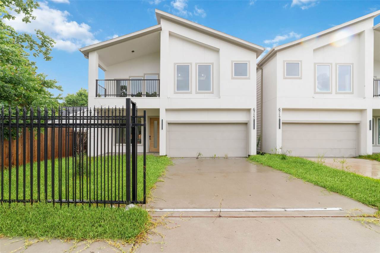 6715 England Street - Photo 1