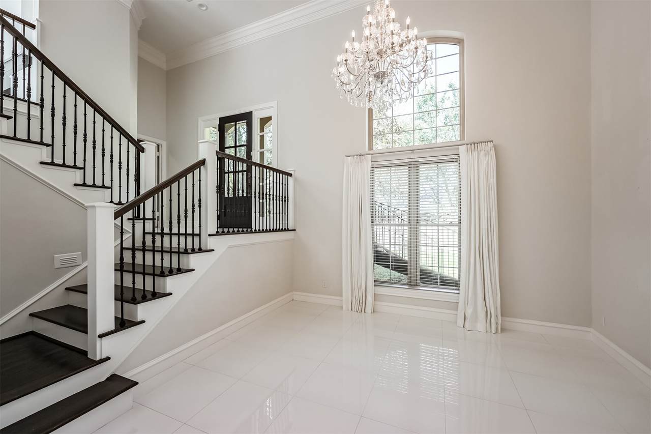 207 Victoria Way - Photo 1