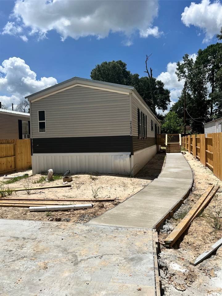 21430 Dunn - Photo 1