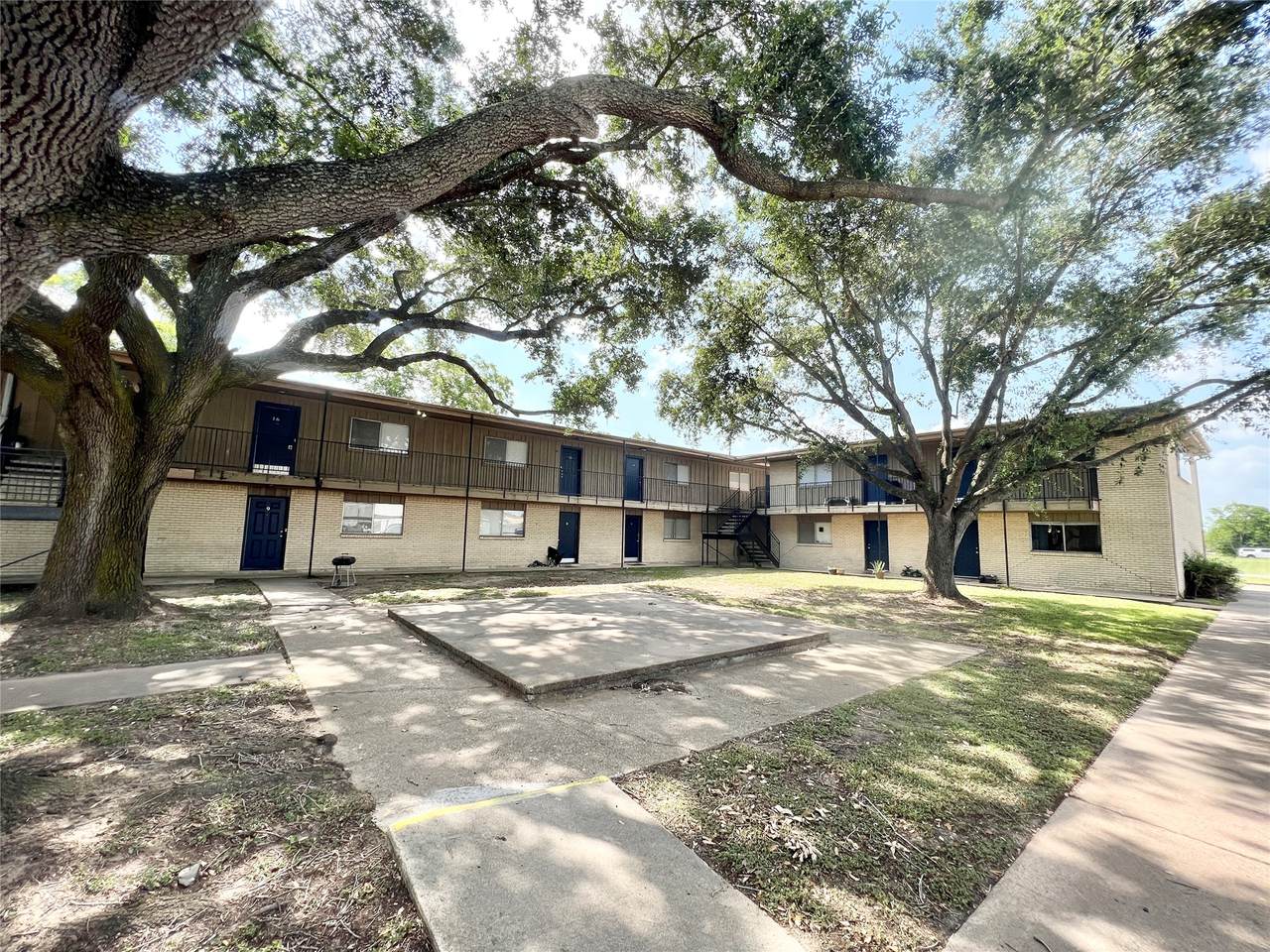 201 Kaysie Street - Photo 1