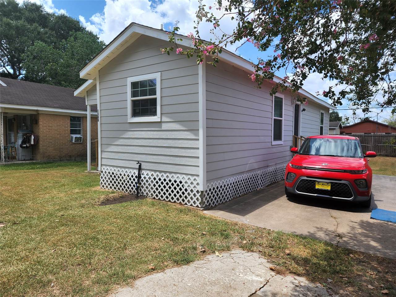 1508 Carver Avenue - Photo 1