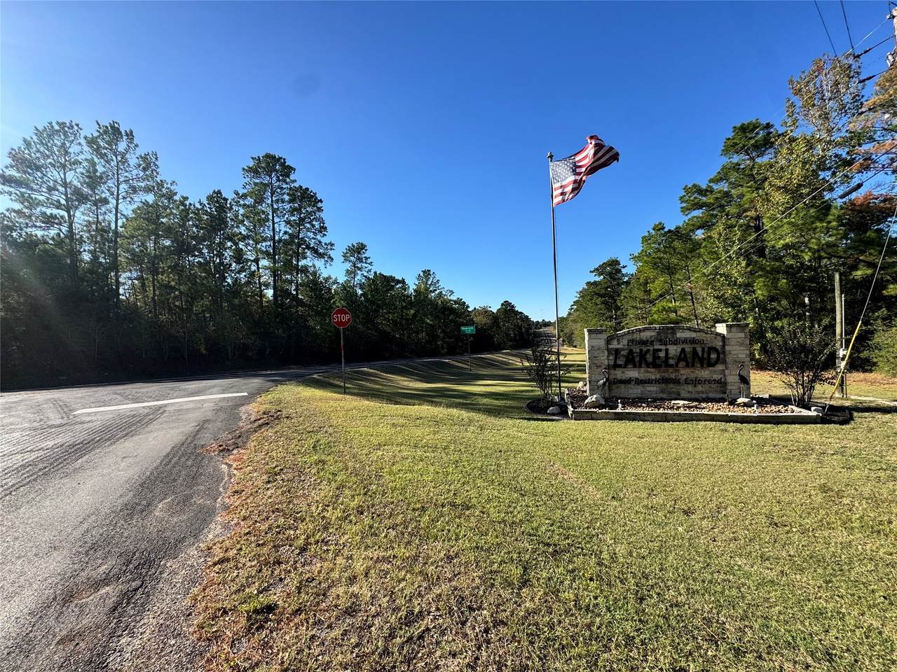 242 Lakeland Drive - Photo 1