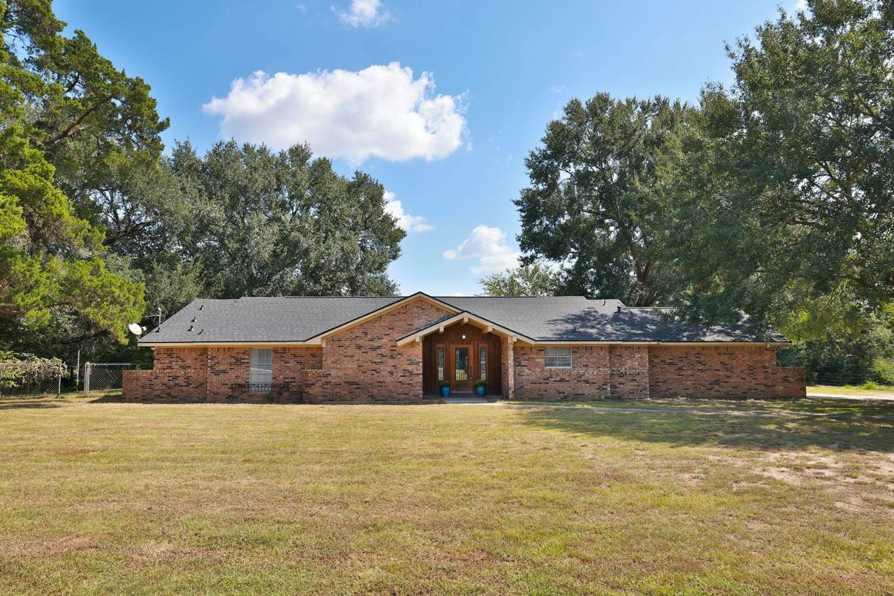 22010 Buescher Road - Photo 1