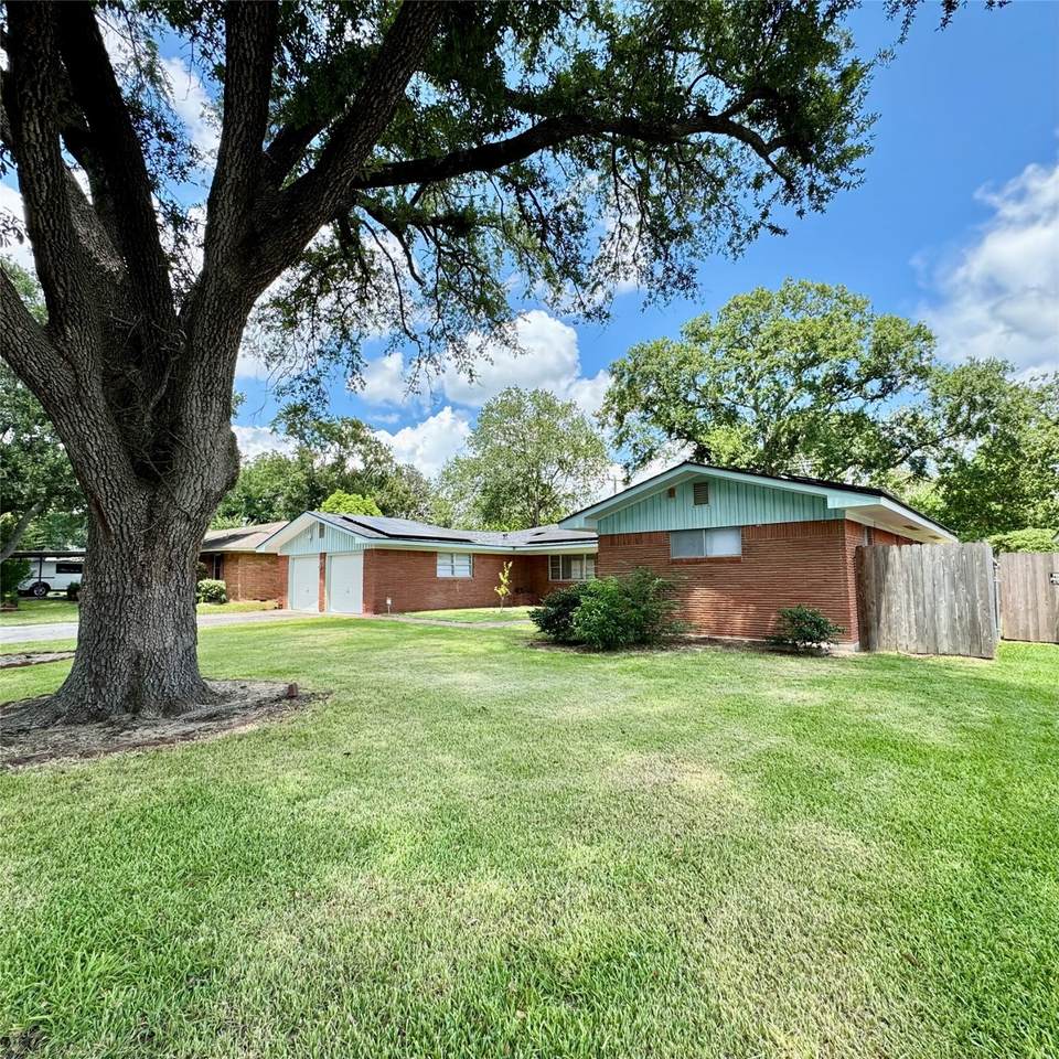 1701 Gillette Street - Photo 1