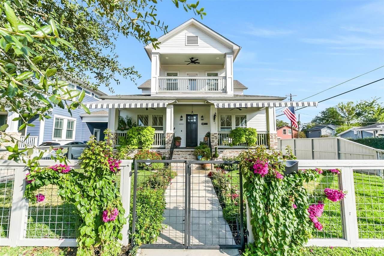 1202 Walton Street - Photo 1