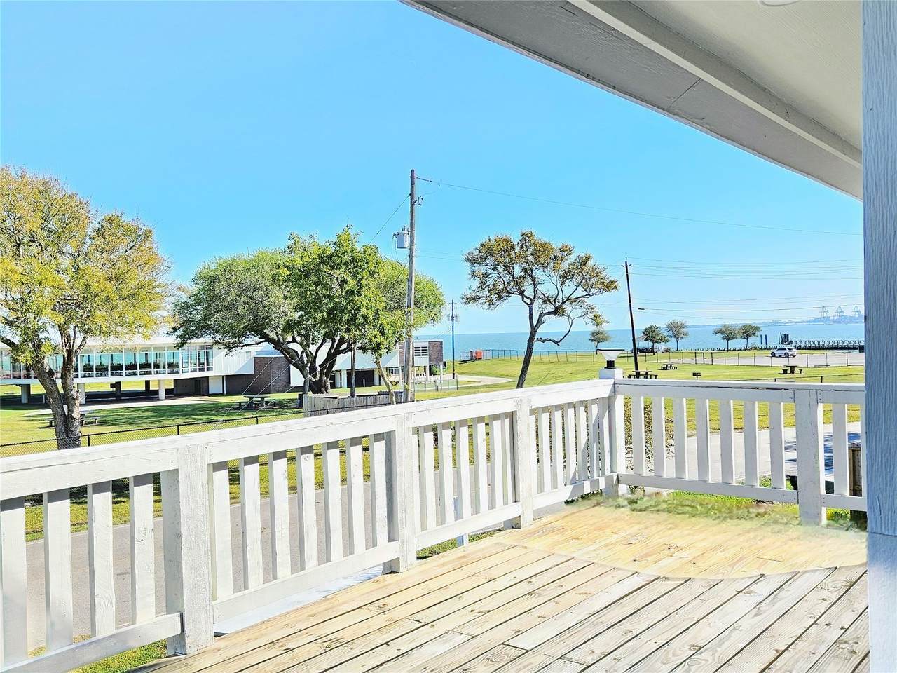 532 Bayshore Drive - Photo 1