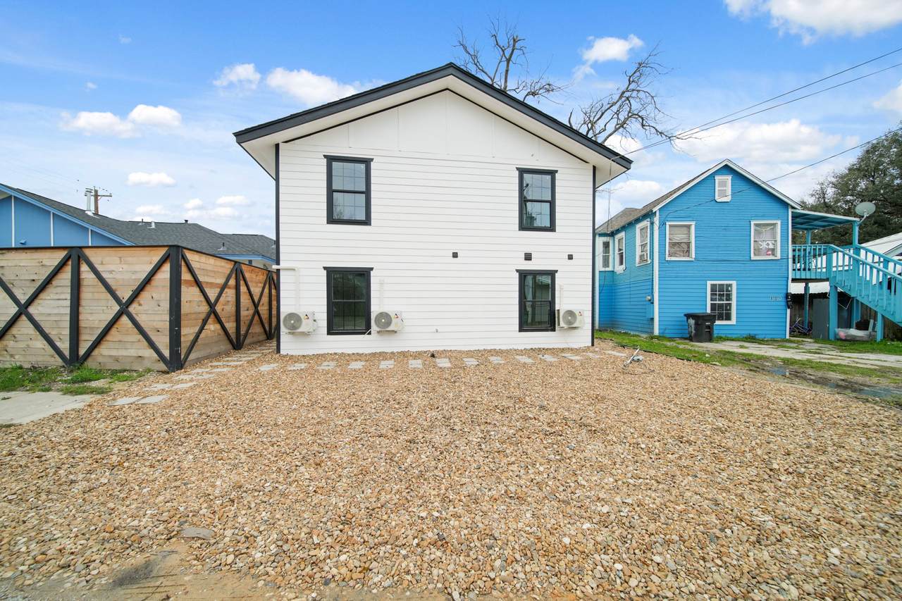 807 Cullen Boulevard - Photo 1