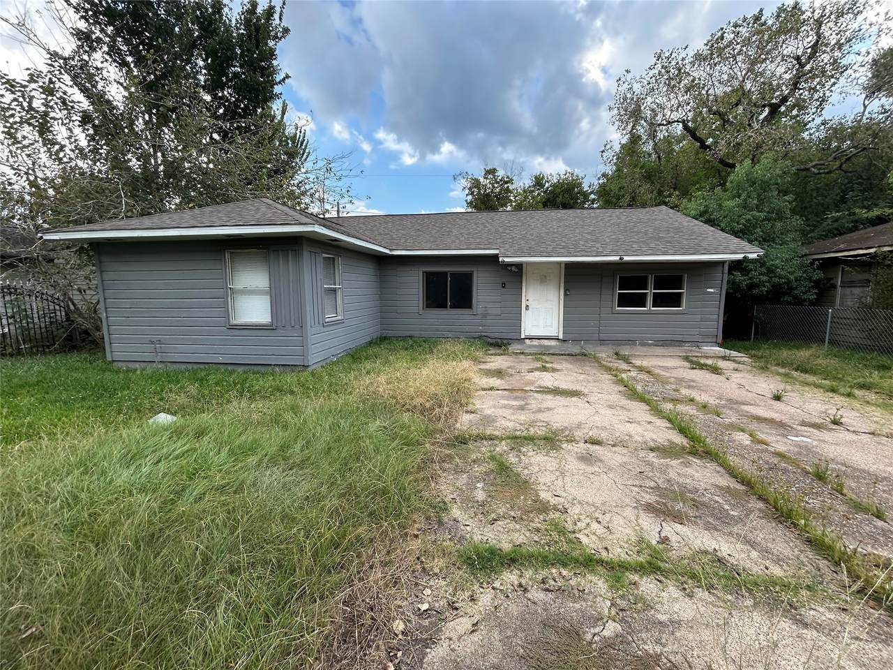 5910 Southtown Street - Photo 1