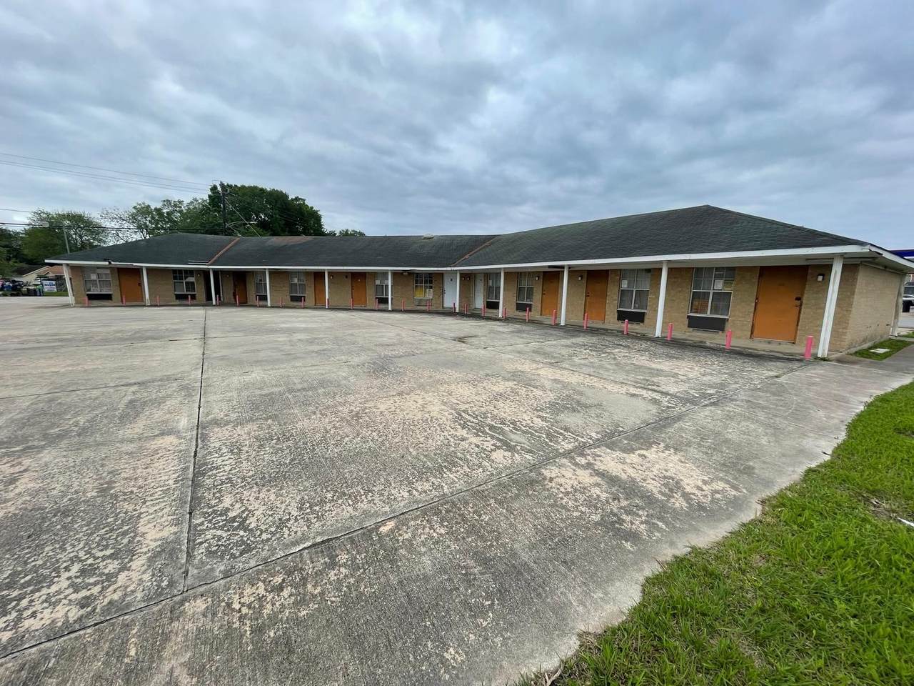 4602 Avenue H - Photo 1