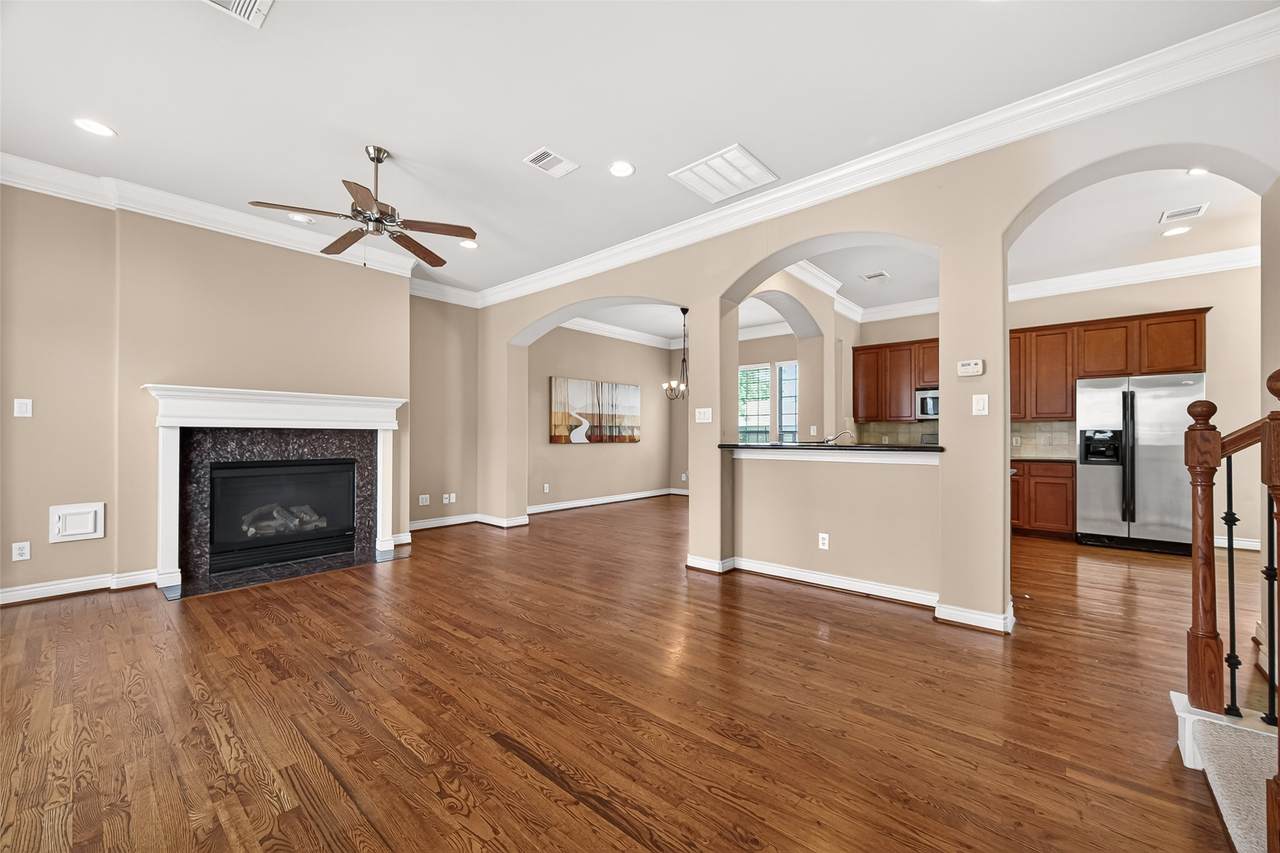 8810 Lakeshore Bend Drive - Photo 1