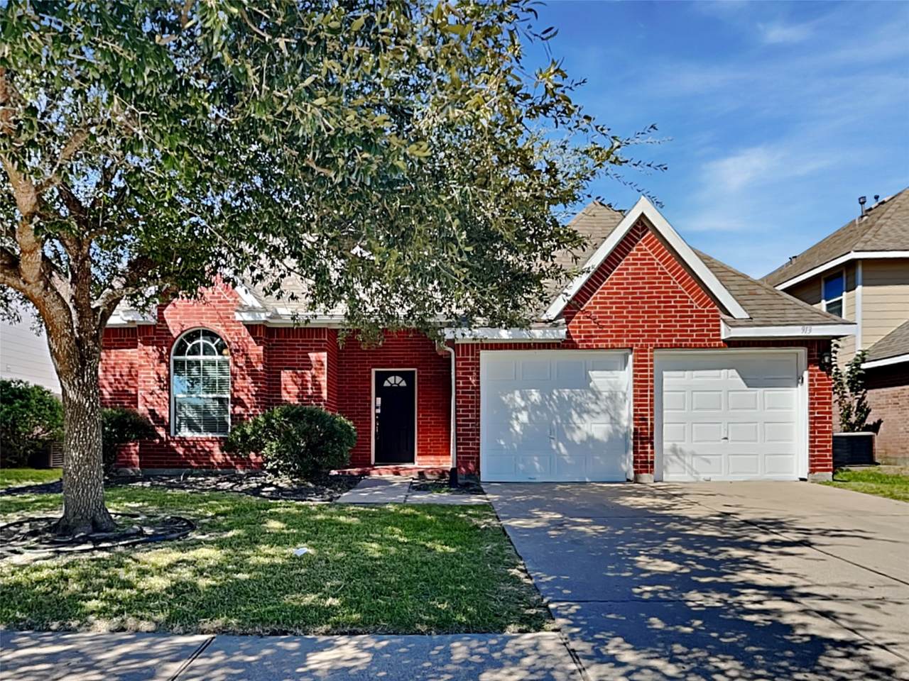 913 Almond Street - Photo 1