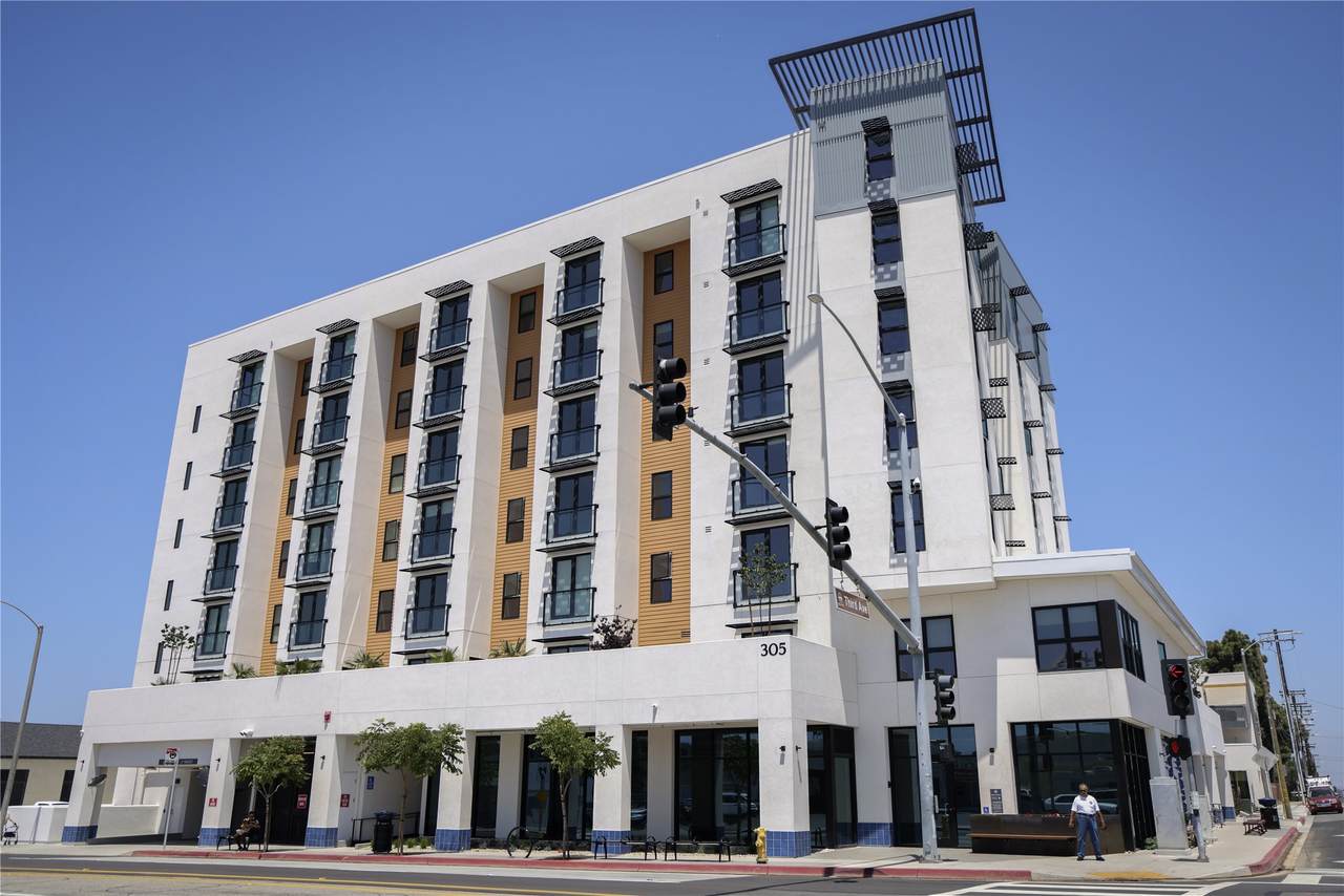 305 E Street - Photo 1