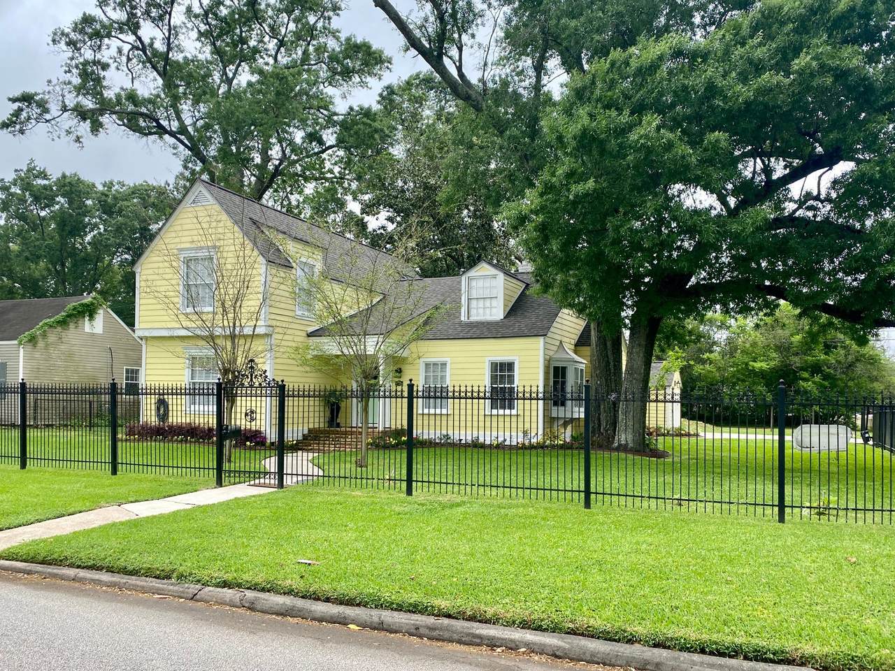 693 23rd Street - Photo 1