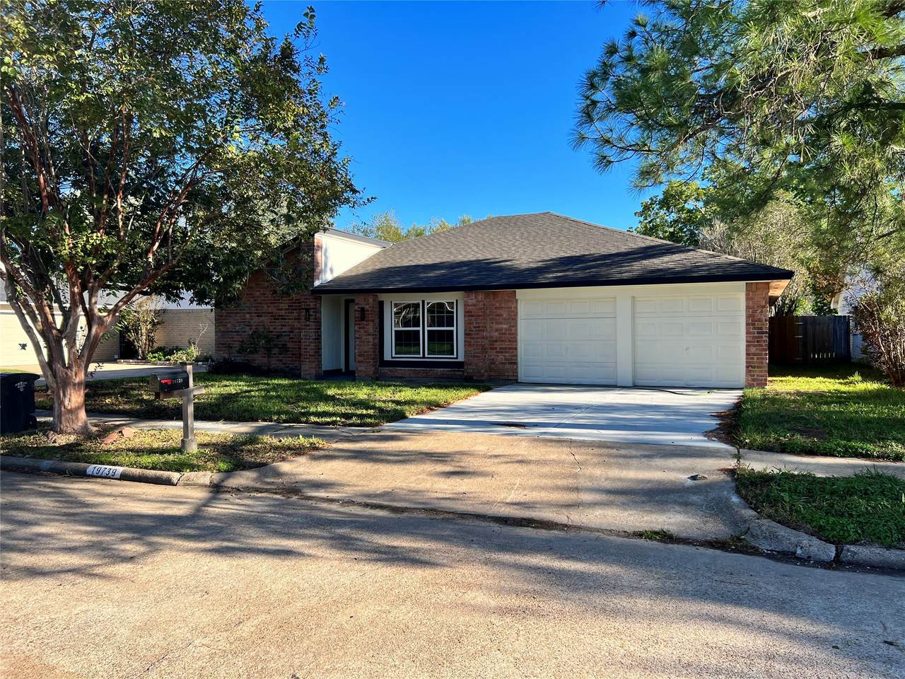 19739 Moonhollow Drive - Photo 1