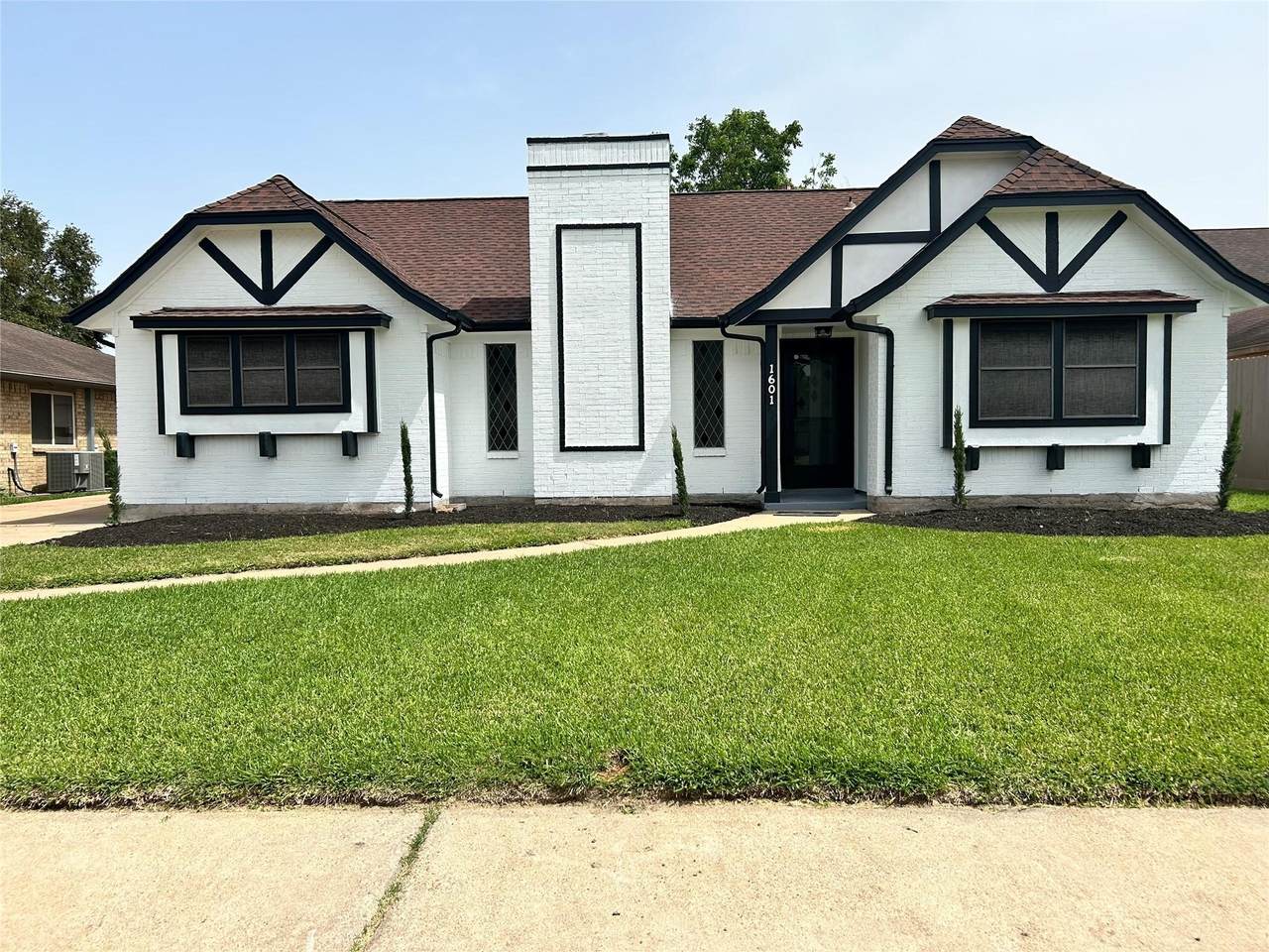 1601 Washington Drive - Photo 1