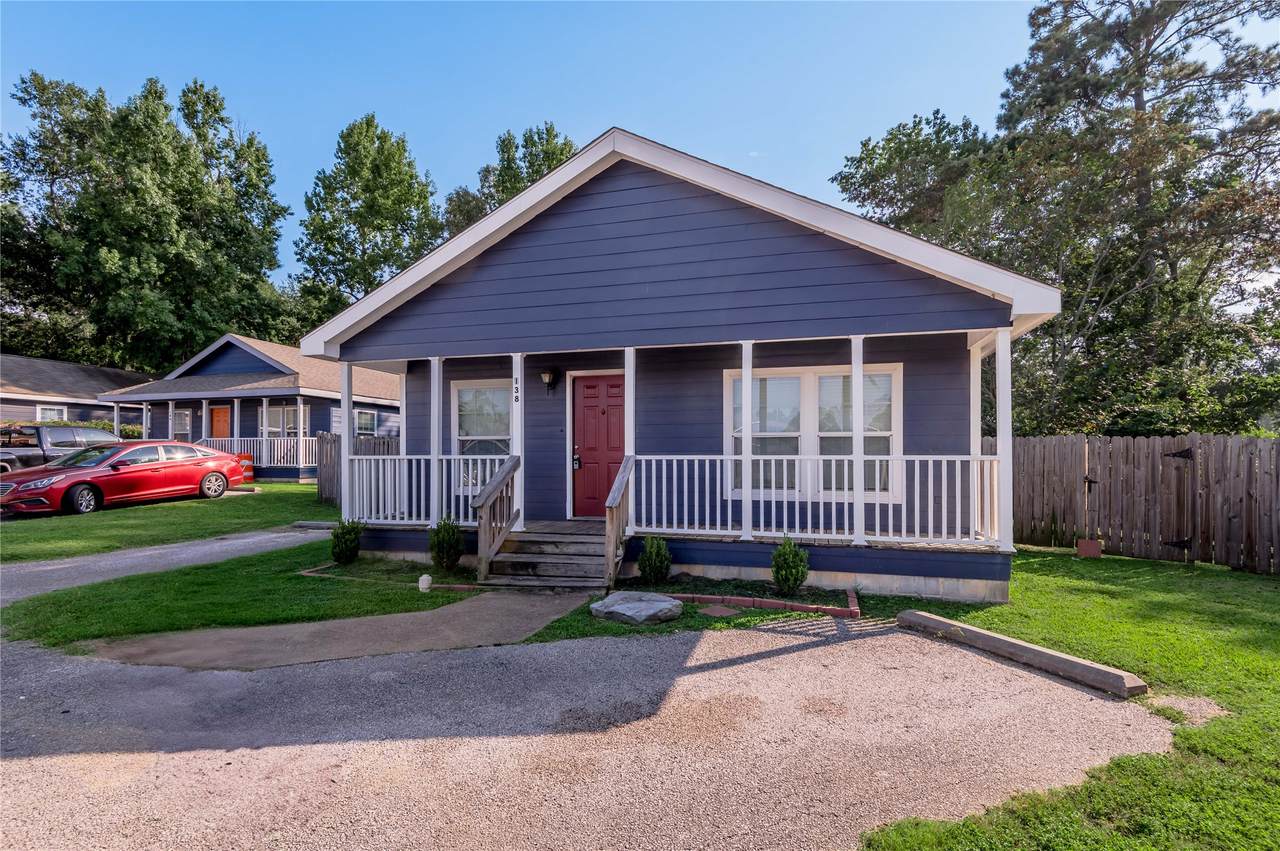 138 Varsity Drive - Photo 1