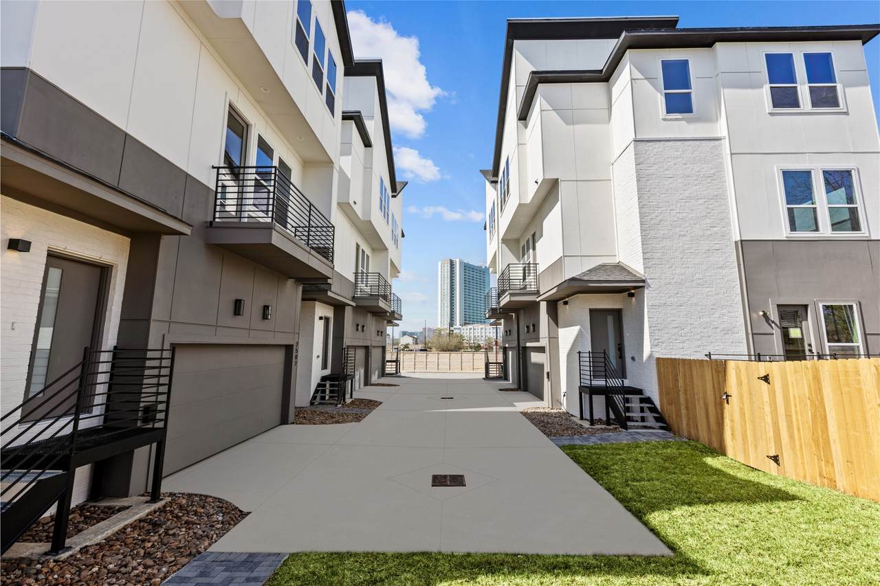 2509 Macgregor Way - Photo 1
