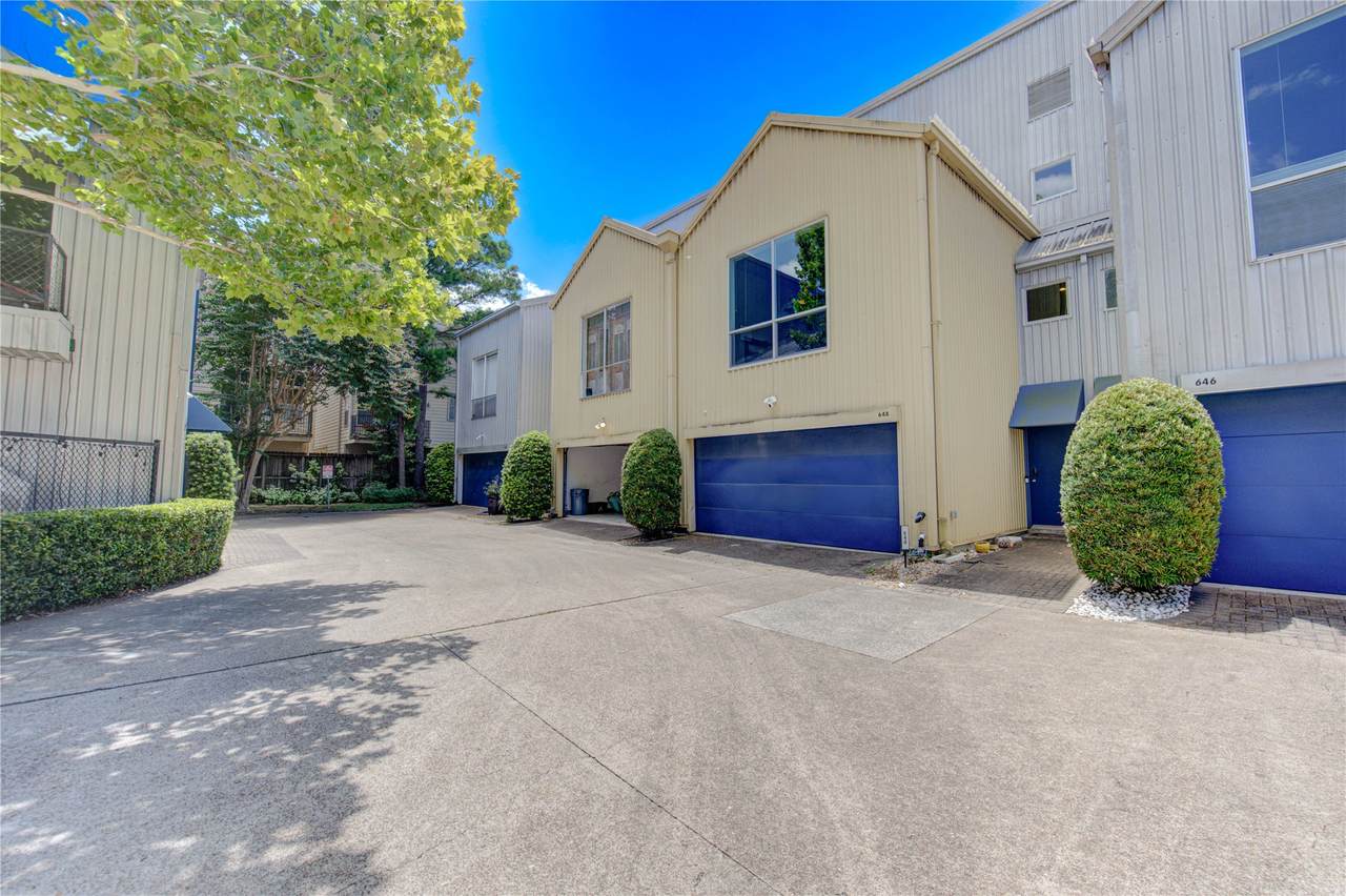 648 Lester Street - Photo 1