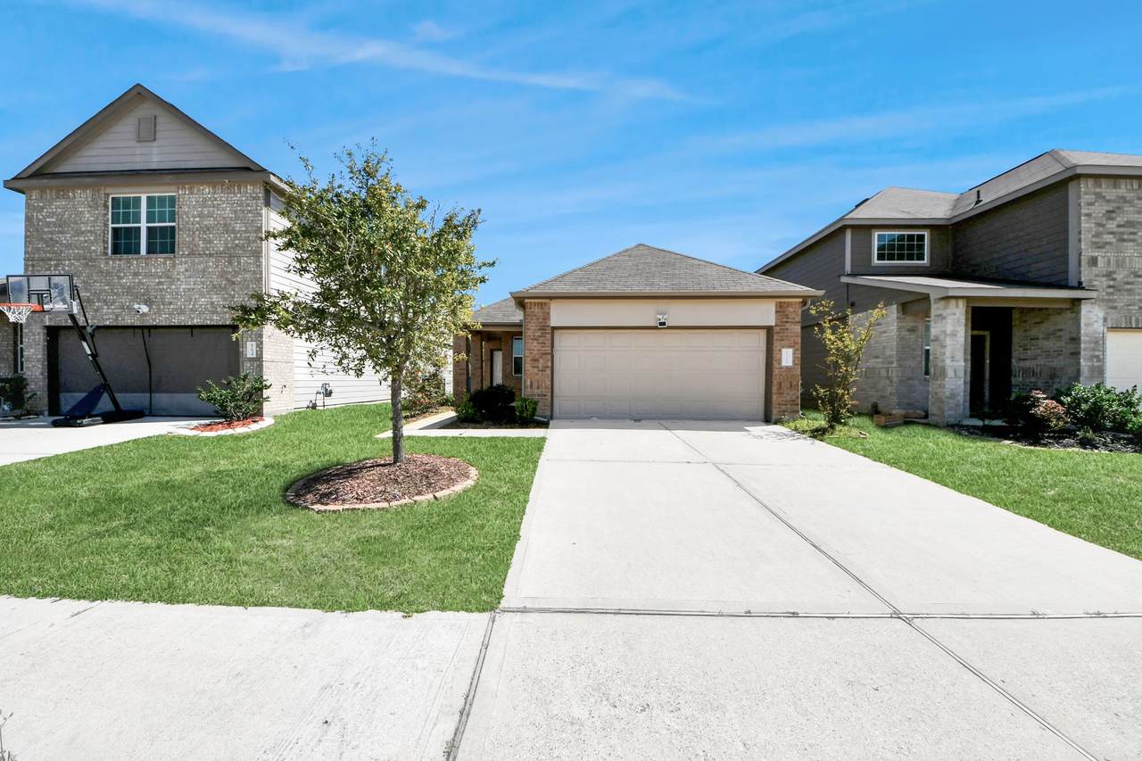 17630 Holroyd Road - Photo 1