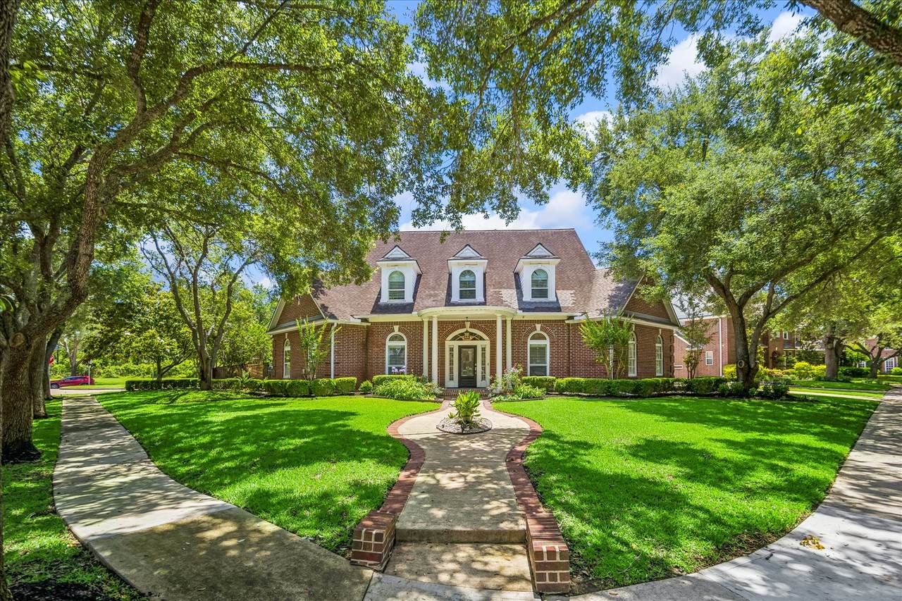 4003 Woodbriar Court - Photo 1