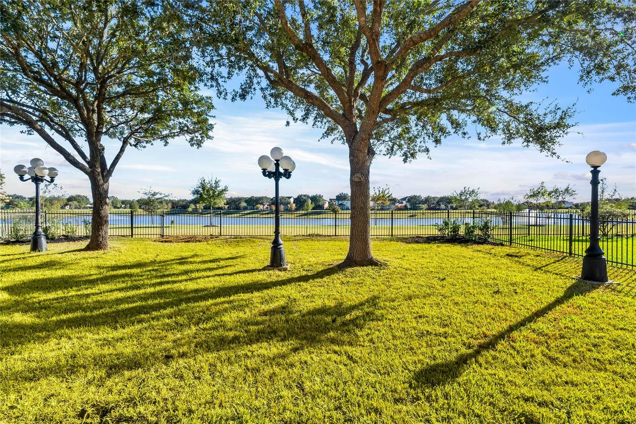 518 Honeysuckle Vine Drive - Photo 1