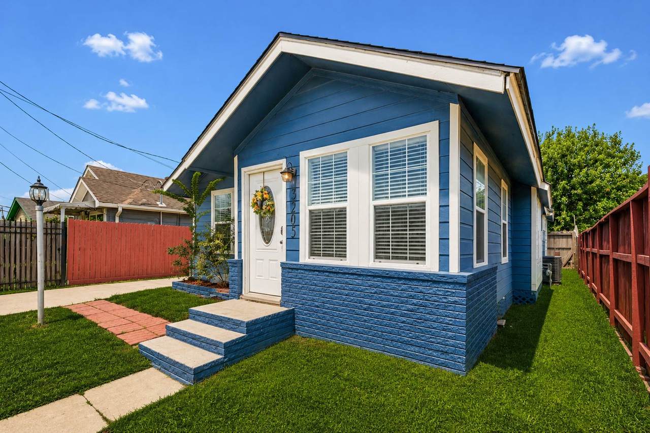 3205 Eastex Freeway - Photo 1