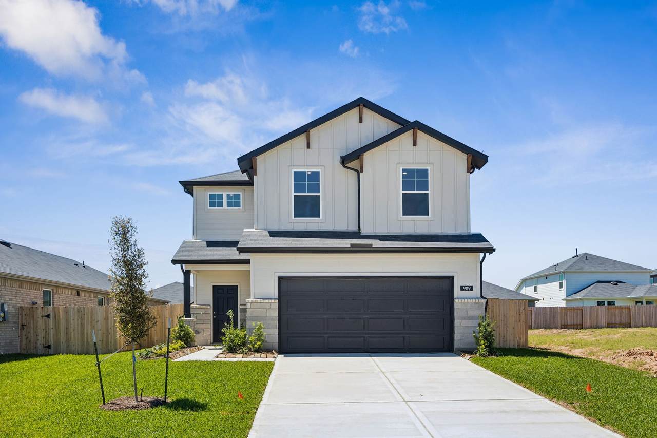 909 Silver Buckle Lane - Photo 1