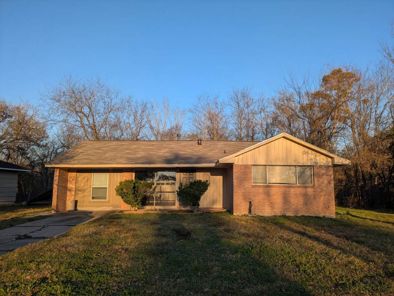 1513 Serpentine Drive - Photo 1