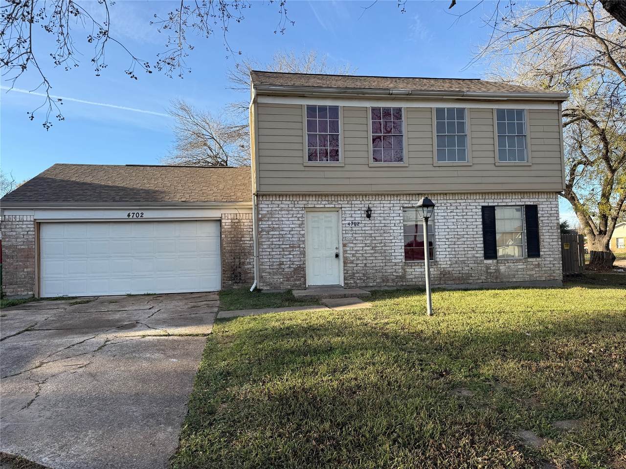 4702 Ridgemar Cir - Photo 1