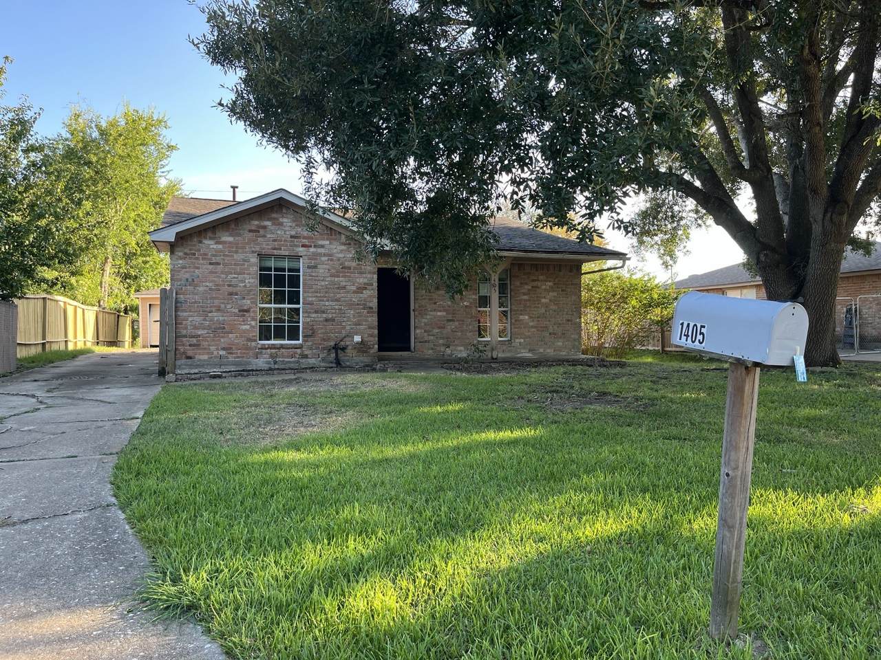 1405 Northview Drive - Photo 1