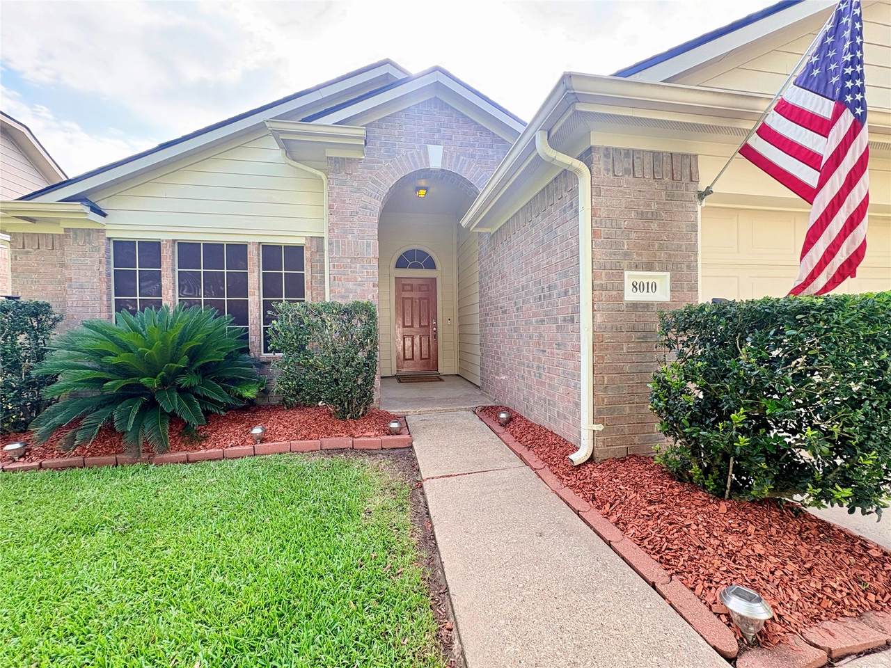 8010 Dogwood Court - Photo 1