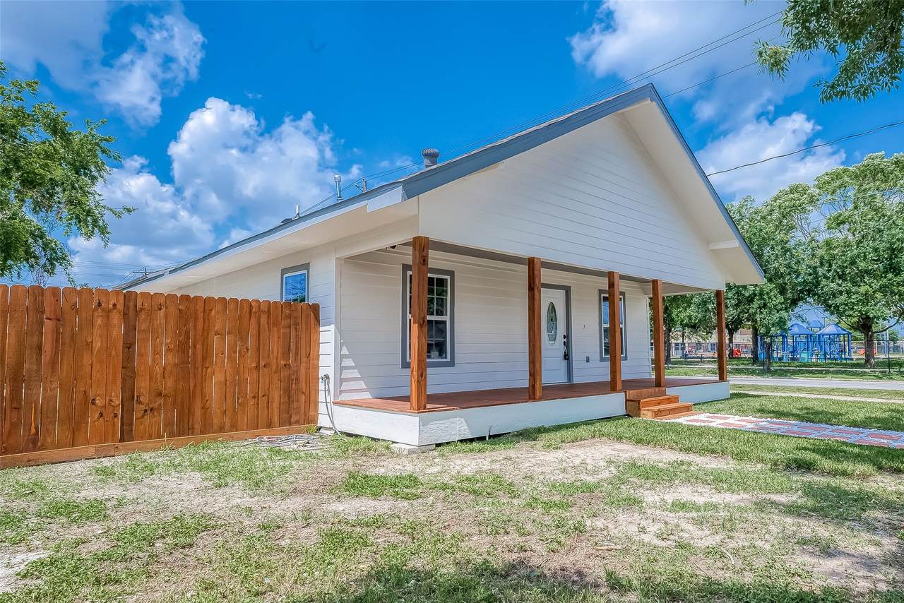 6602 Avenue F - Photo 1