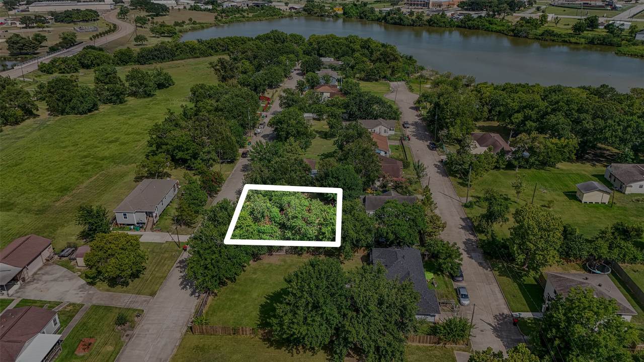 1607 Gulf Street - Photo 1