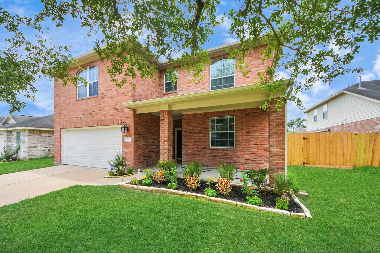 7925 Diamond Oak Drive - Photo 1