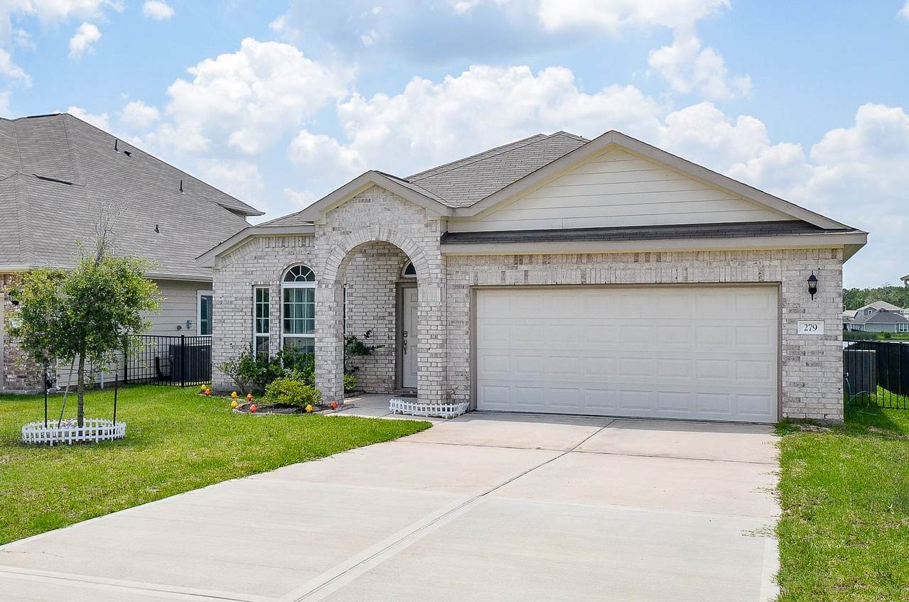 279 Shoreview Drive - Photo 1