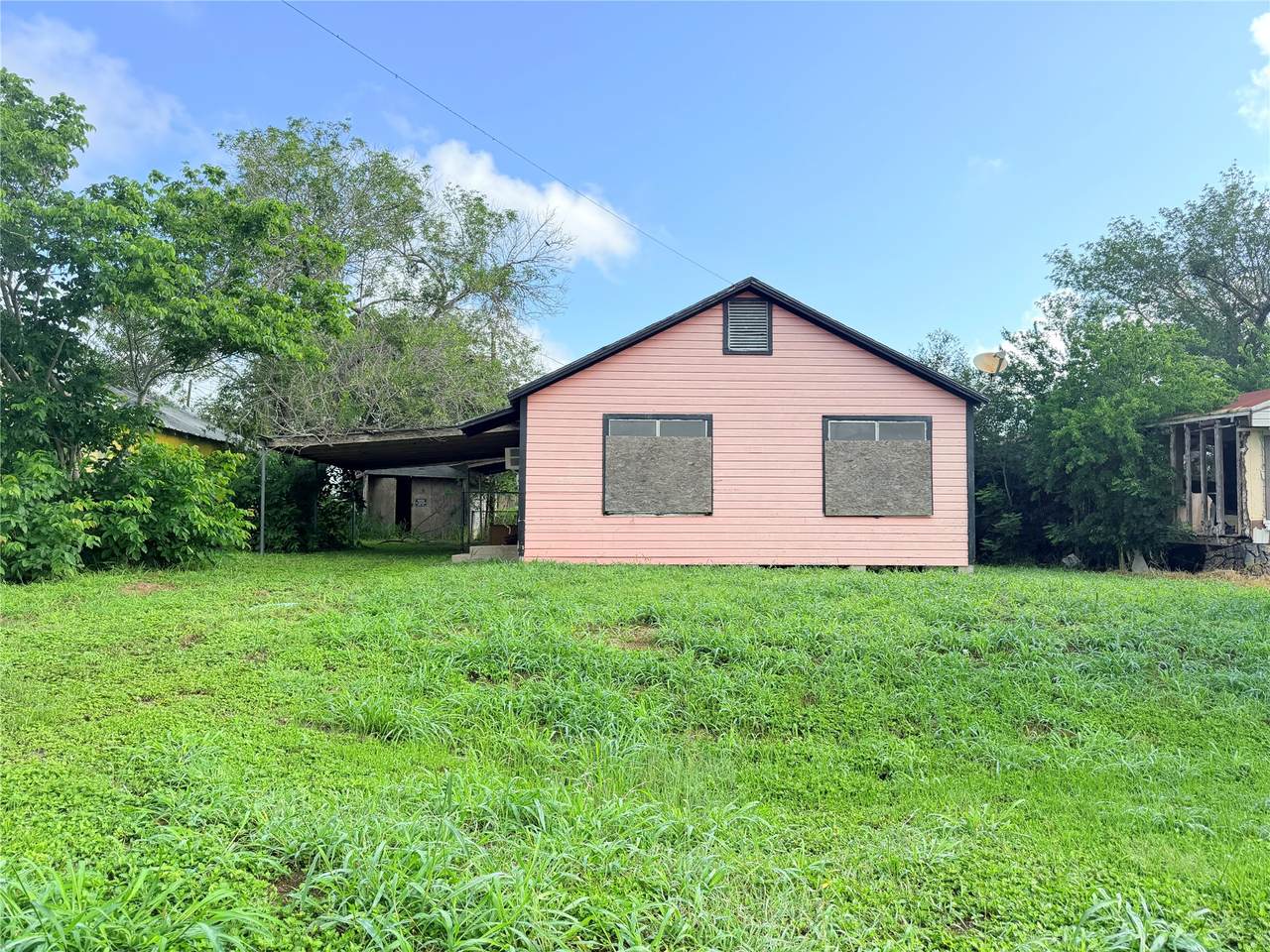 403 Ward Street - Photo 1
