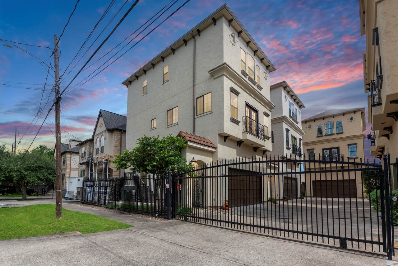 1426 21st Street - Photo 1