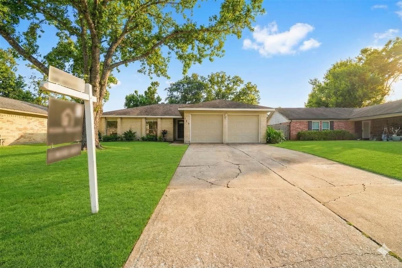 327 Windward Drive - Photo 1