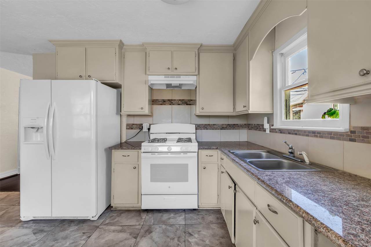131 31st 1/2 Street - Photo 1