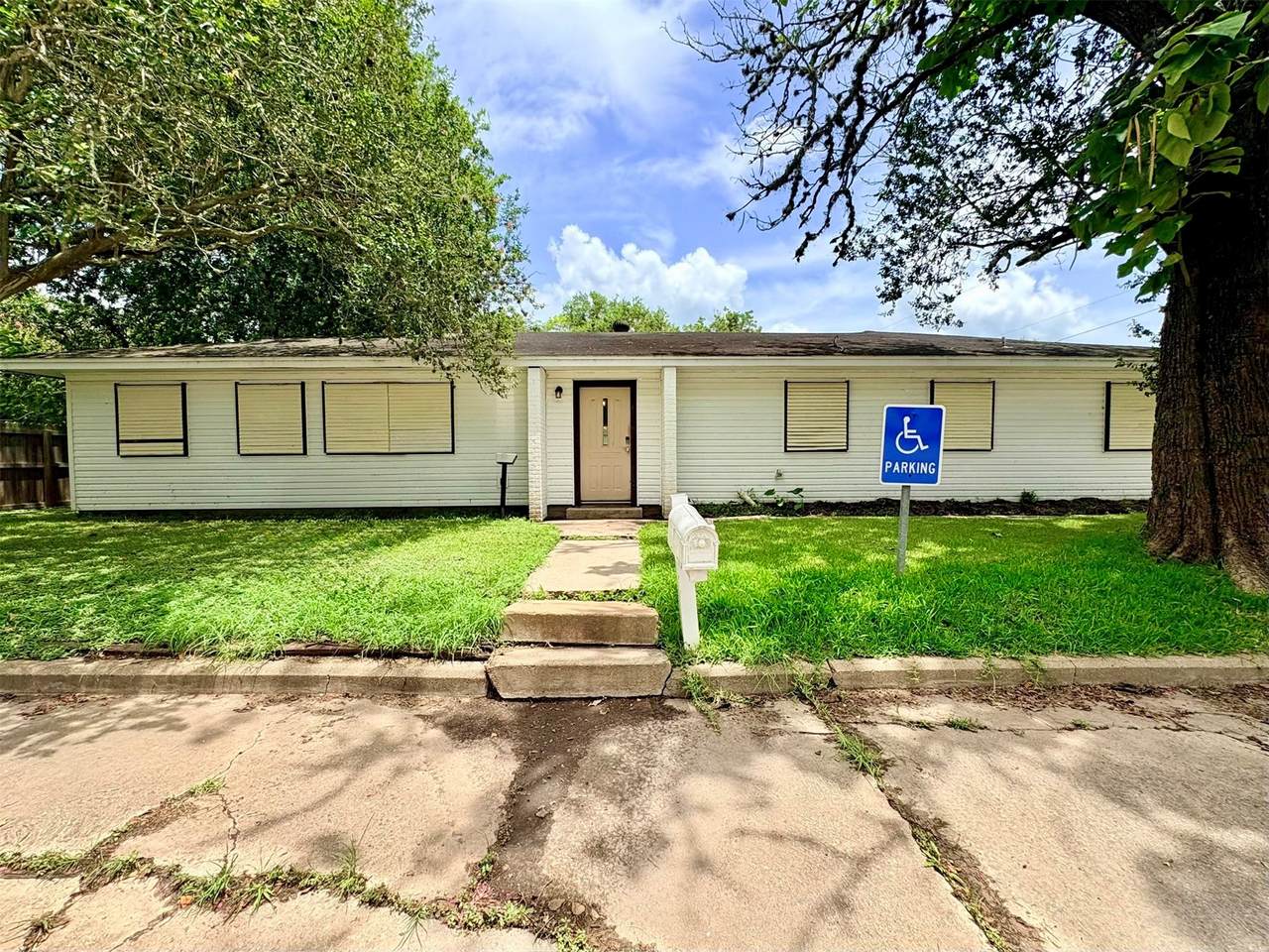217 17th Street - Photo 1