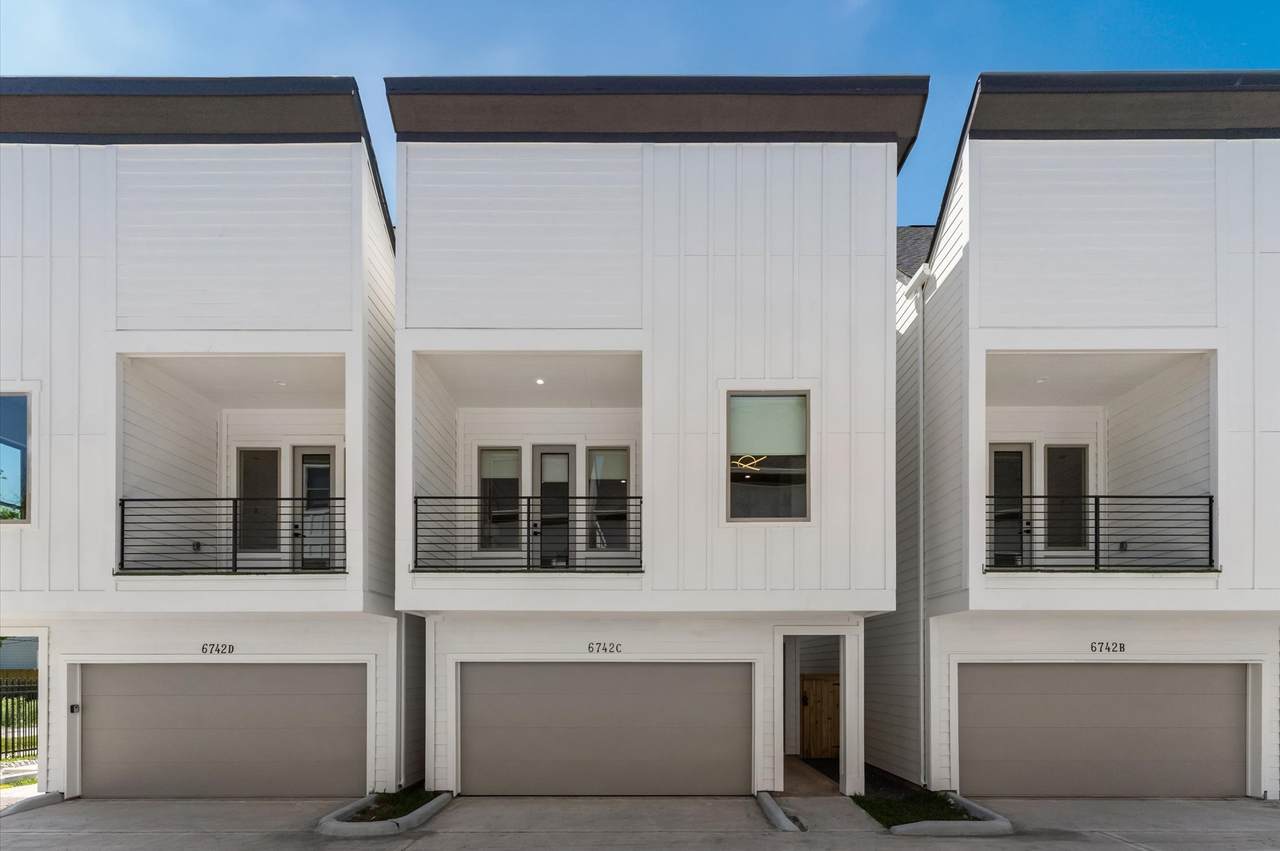 6742 Peerless Street - Photo 1