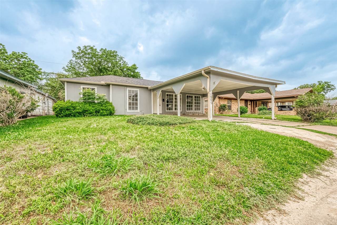 1005 Bank Drive - Photo 1