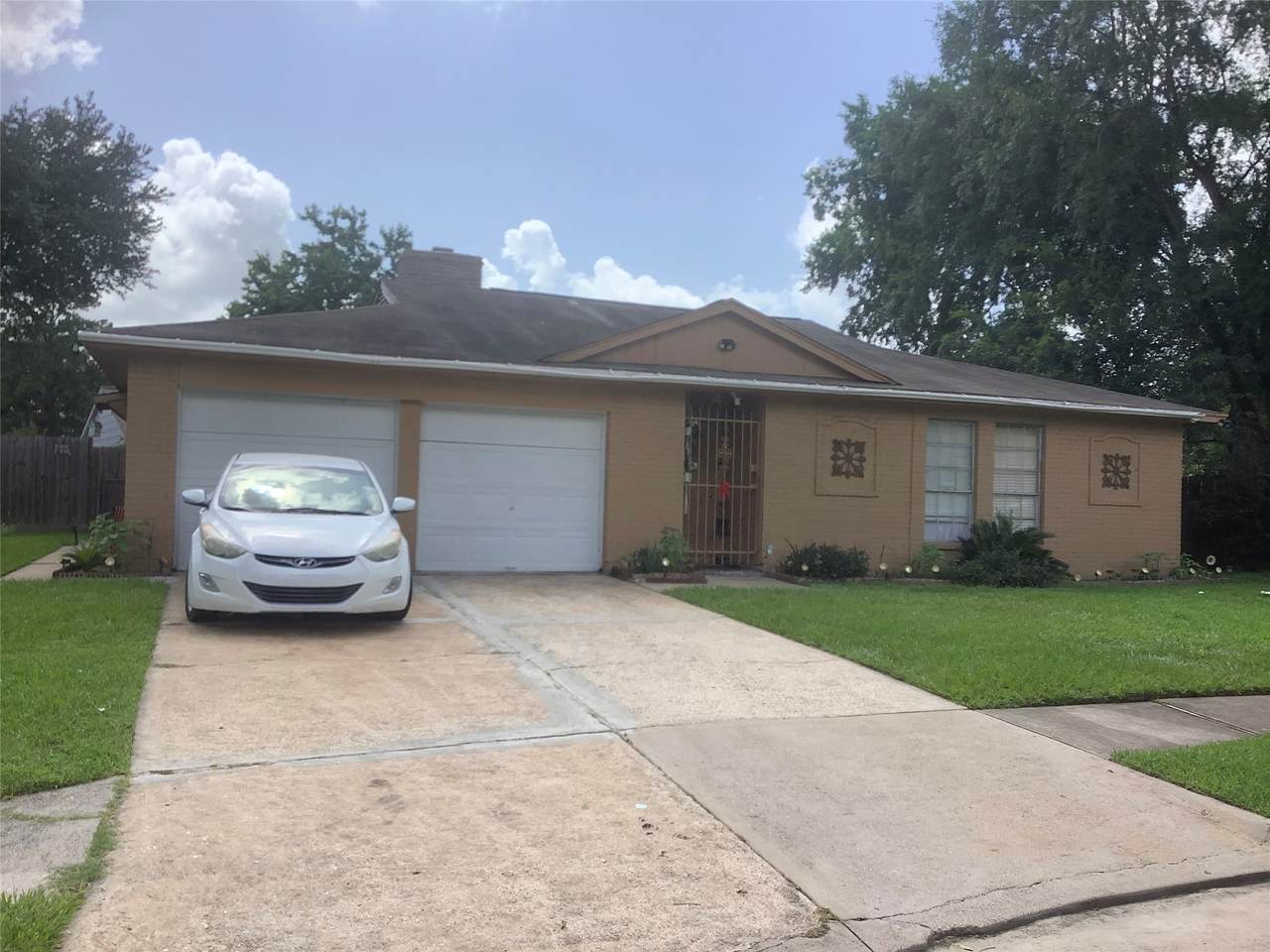 9406 Jolly Wood Court - Photo 1